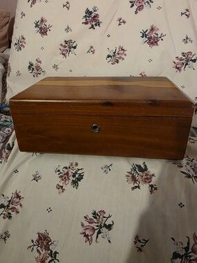 Vintage Lane Mini Cedar Chest